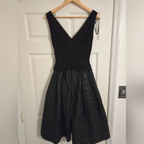 SL Fashions Black Fit And Flare Party Dress Size 8 - Picture 4 of 10